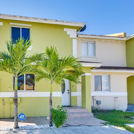 Opa-Locka Townhome, 15 Mi To Miami Beach! Buitenkant foto