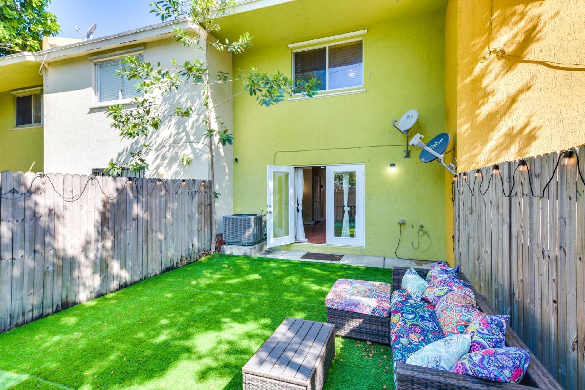 Opa-Locka Townhome, 15 Mi To Miami Beach! Buitenkant foto