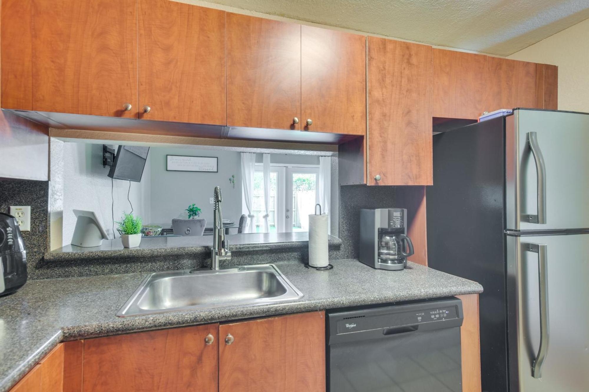 Opa-Locka Townhome, 15 Mi To Miami Beach! Buitenkant foto